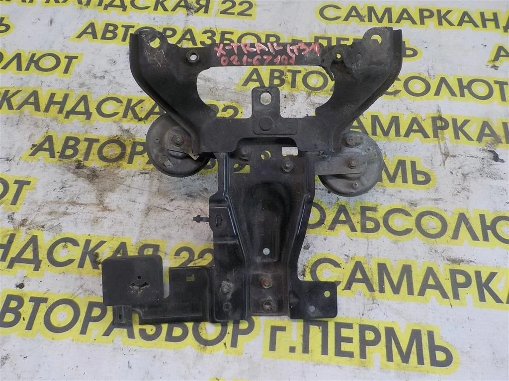 Кронштейн замка капота Nissan X-Trail II (2007—2011)