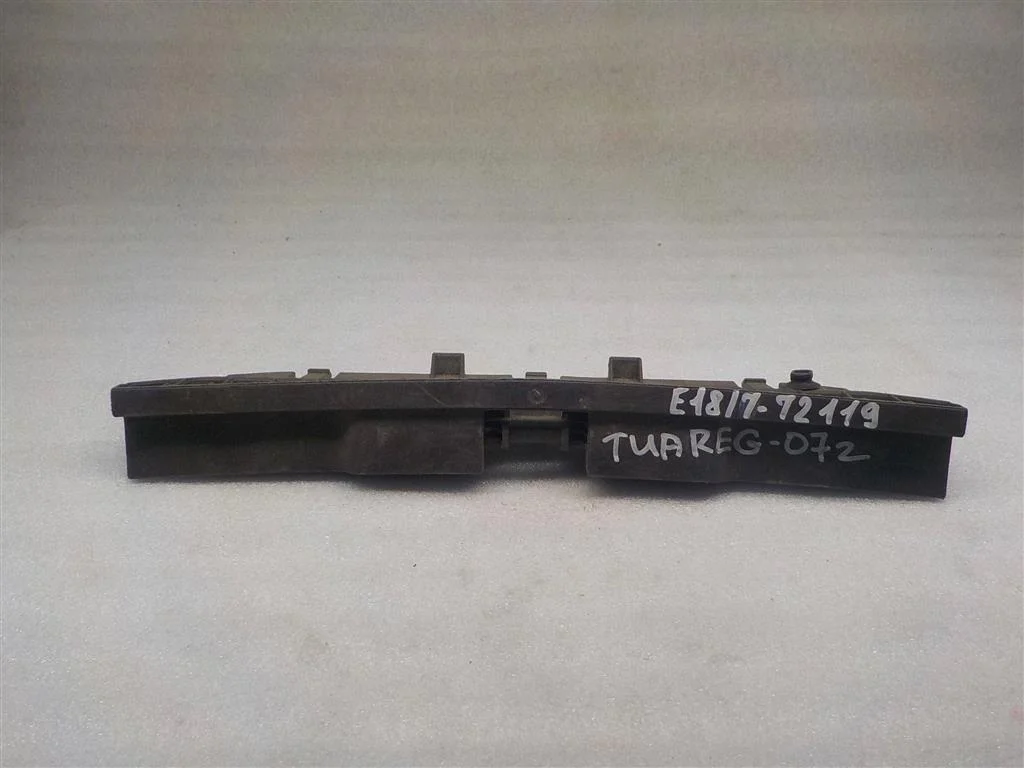 Кронштейн (сопут. товар) Volkswagen Touareg I (2002—2006)