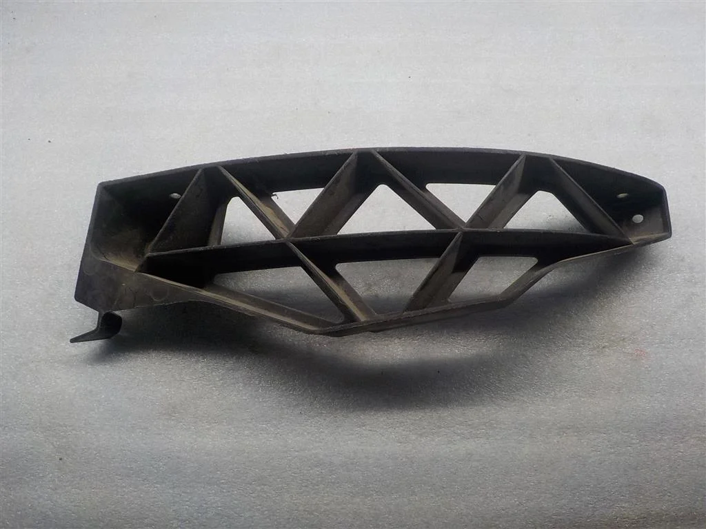 Кронштейн заднего бампера правый Skoda Octavia (A5/1Z) 2004-2013