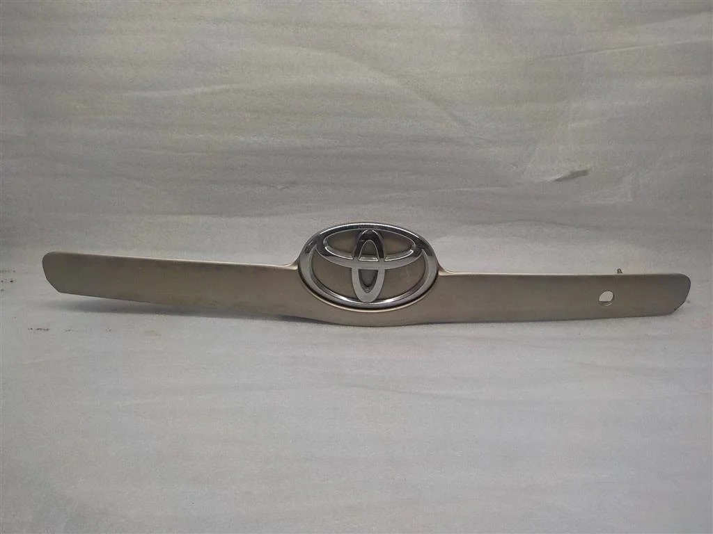 Накладка крышки багажника Toyota Camry XV40 2006-2011