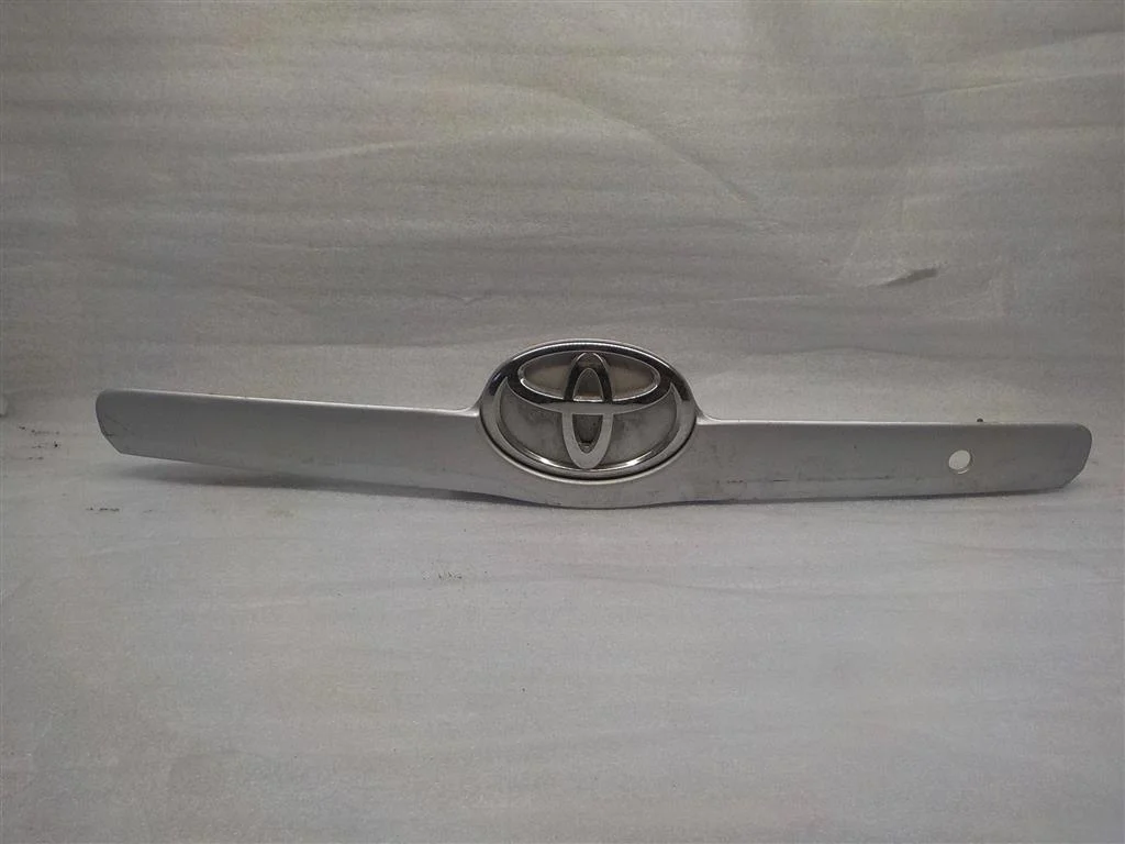 Накладка крышки багажника Toyota Camry XV40 2006-2011