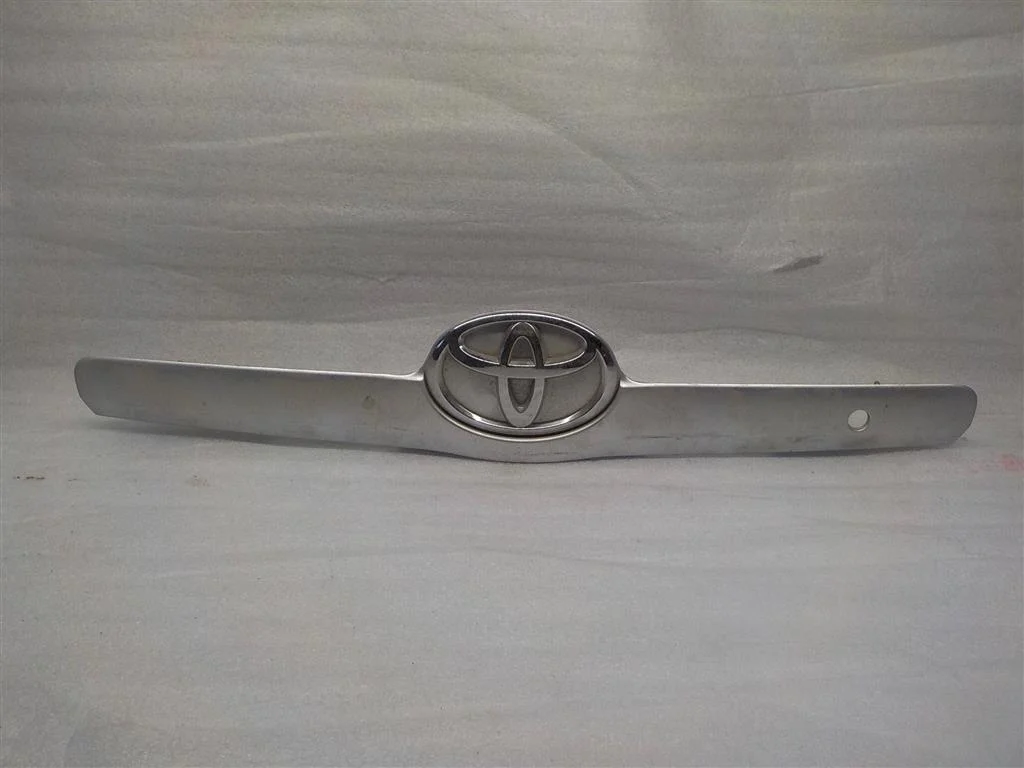 Накладка крышки багажника Toyota Camry XV40 2006-2011