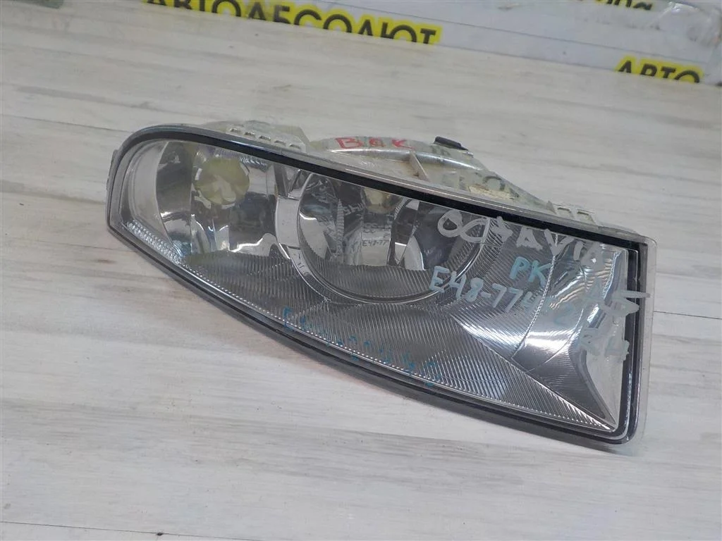 Фара противотуманная правая Skoda Octavia (A5/1Z) 2004-2013