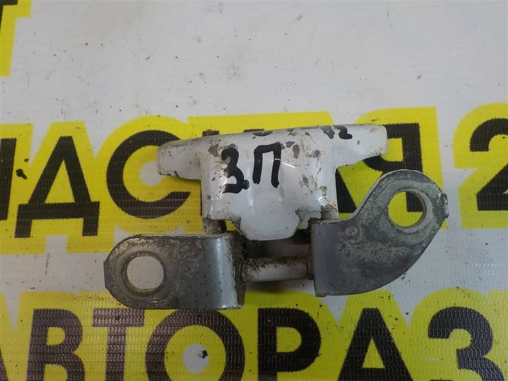 Петля двери задней правой верхняя Lexus IS II (2005—2008)