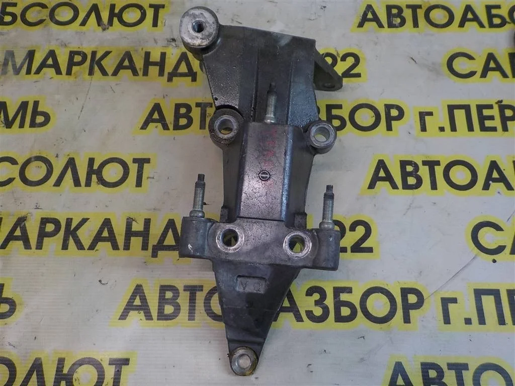 Кронштейн двигателя правый Nissan Teana J32 (2008—2011)