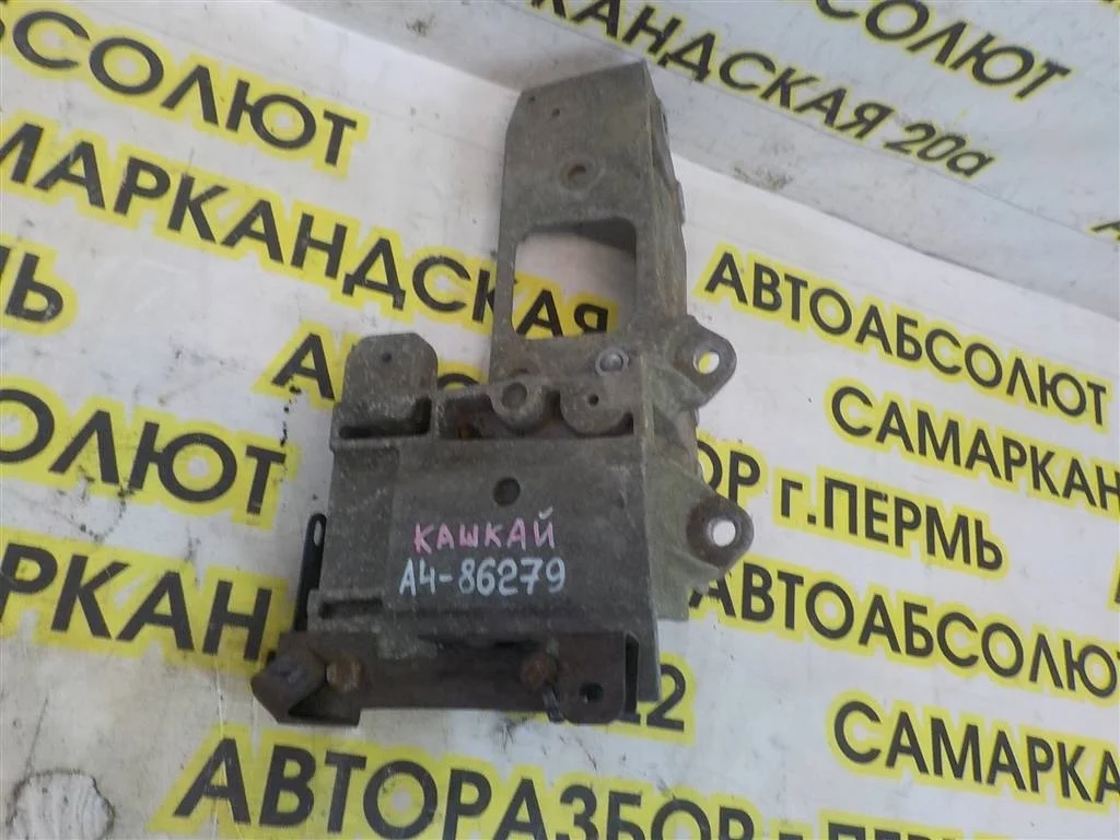 Кронштейн КПП левый Nissan Qashqai I (2006—2010)