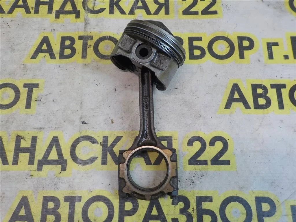 Поршень с шатуном Mitsubishi Carisma (DA) 1995-2003