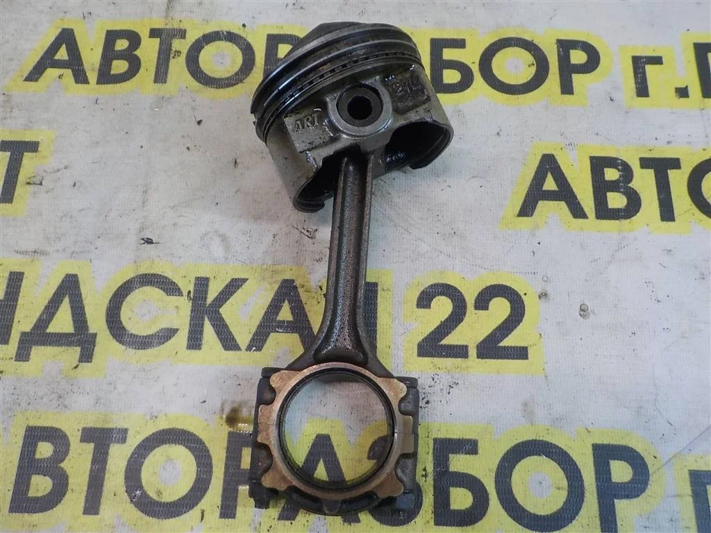 Поршень с шатуном Mitsubishi Carisma (DA) 1995-2003