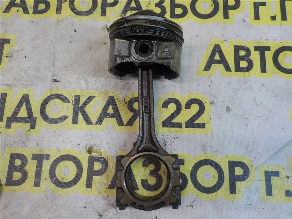 Поршень с шатуном Mitsubishi Carisma (DA) 1995-2003
