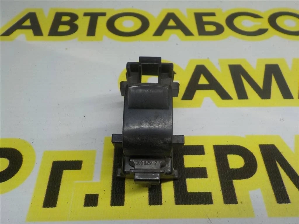 Кнопка стеклоподъемника Toyota RAV4 III (2005—2010)