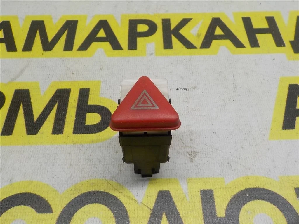 Кнопка аварийной сигнализации Skoda Fabia I (1999—2004)