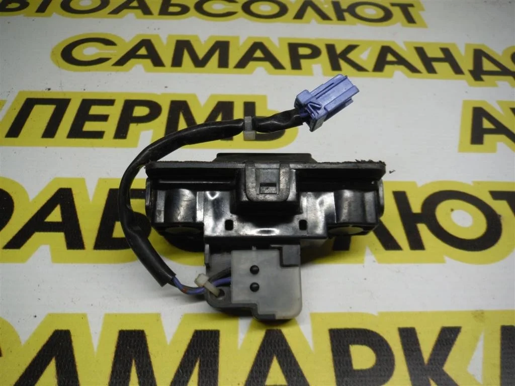 Кнопка открывания багажника Honda Accord VII 2002-2007