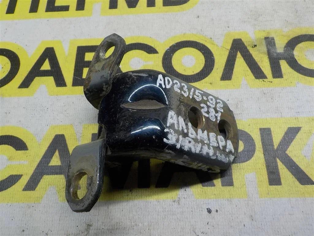 Петля двери задней правой нижняя Nissan Almera (N16) 2000-2006