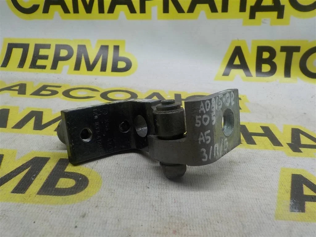 Петля двери задней правой нижняя Skoda Octavia (A5/1Z) 2004-2013