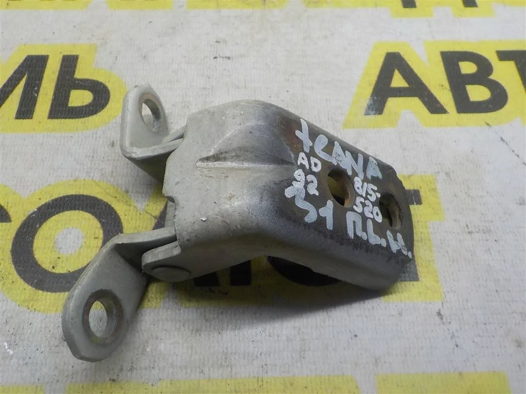 Петля двери передней левой нижняя Nissan Teana (J31) 2003-2008