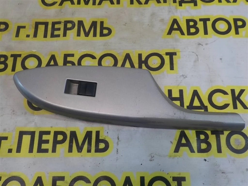 Кнопка стеклоподъемника Toyota Corolla X (2006—2010)