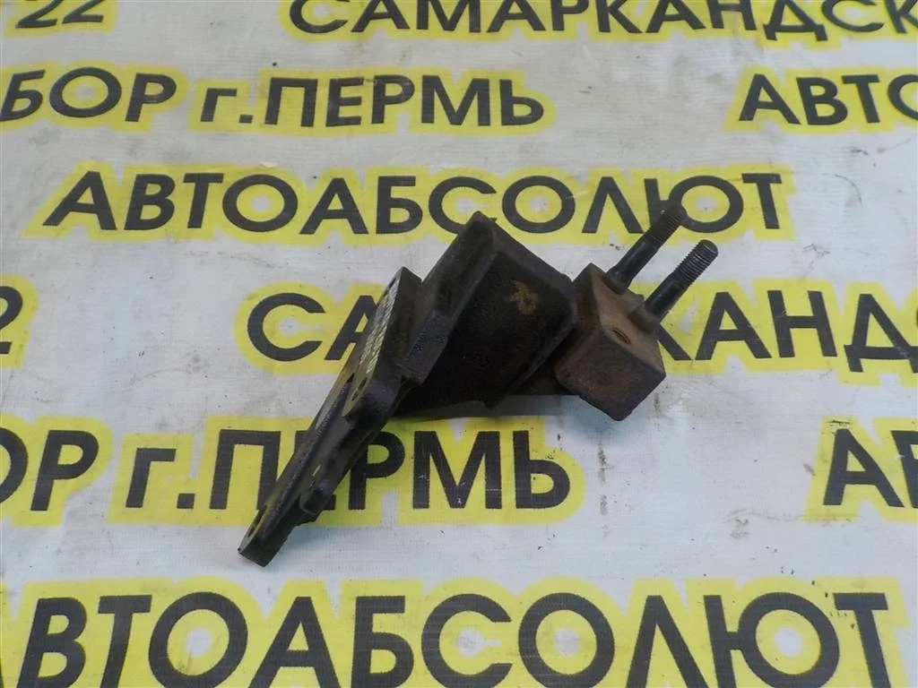 Кронштейн двигателя правый Hyundai Elantra III (2000—2003)