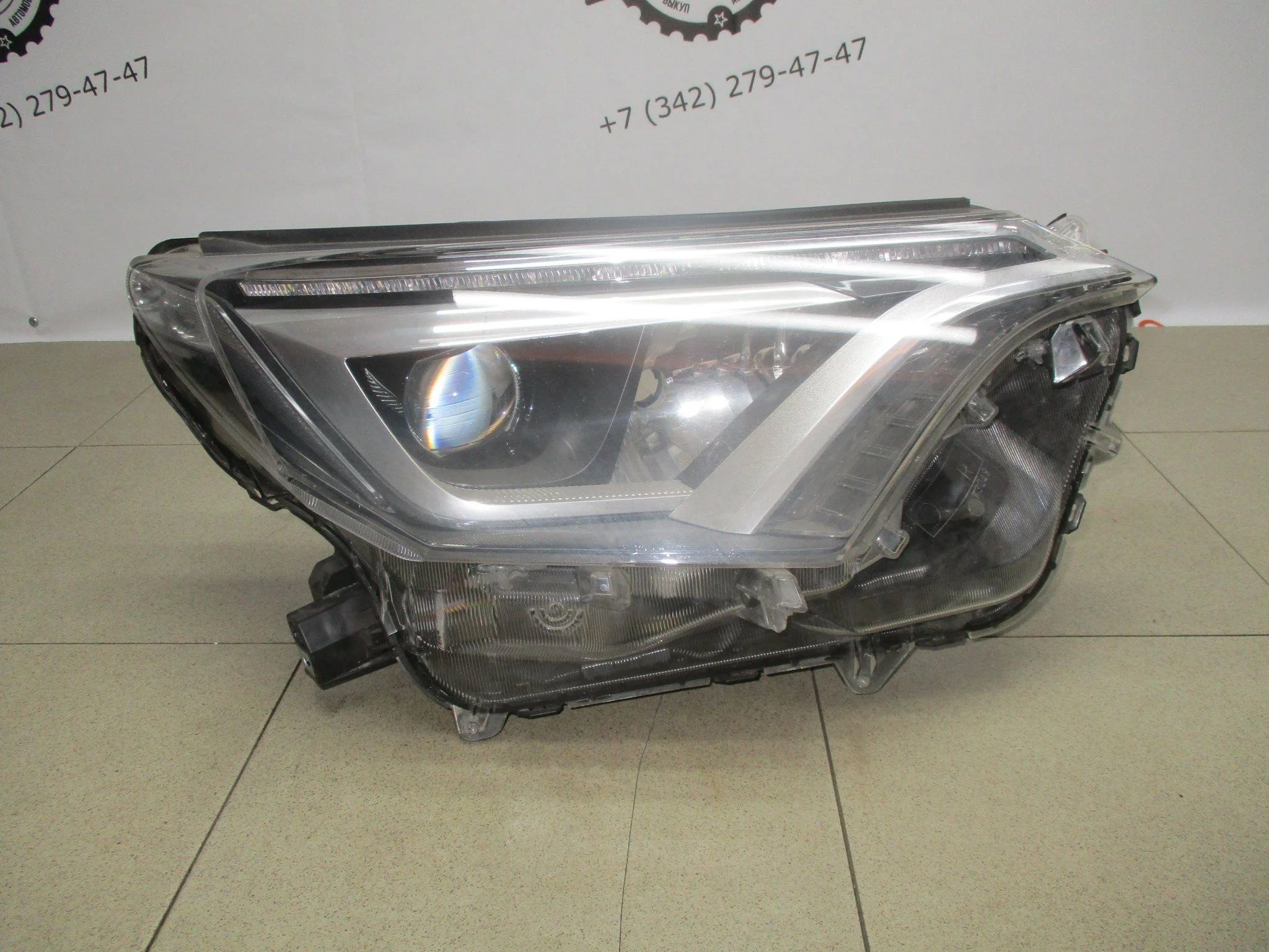 фара Toyota RAV4 (XA40) 2013-2019
