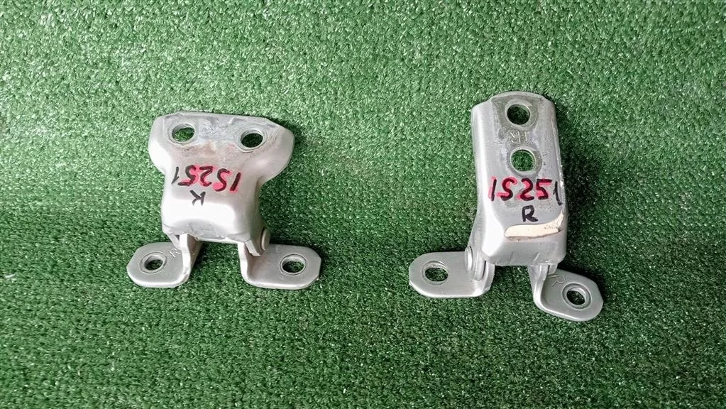 Б.у. петля двери LEXUS IS250 GSE20 LEXUS IS250 GSE20