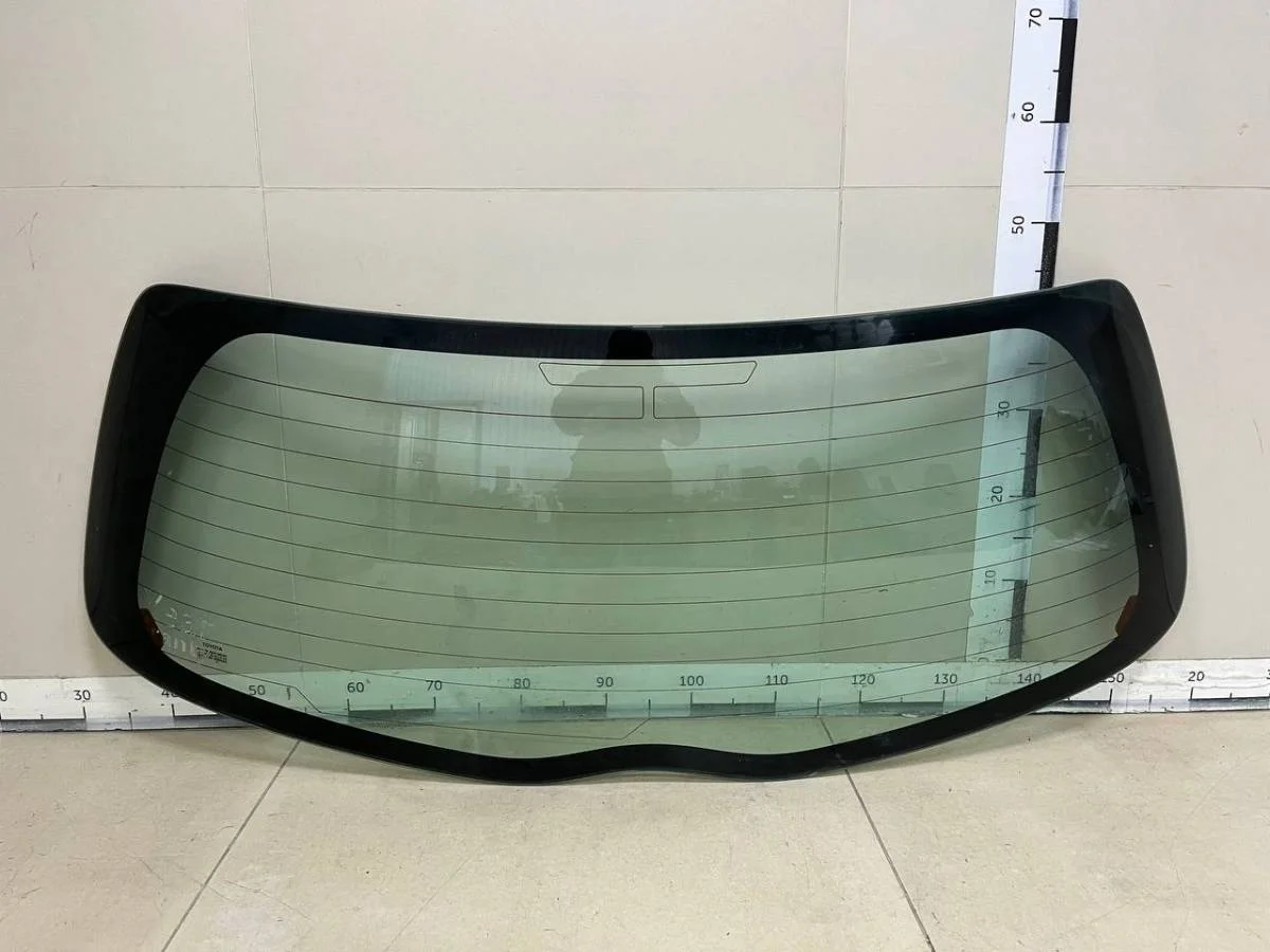 Стекло заднее Toyota Yaris P90 2005-2011