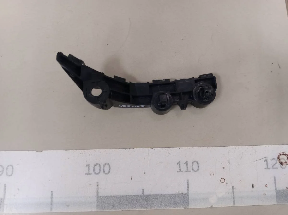Кронштейн заднего бампера правый Toyota Rav 4 A30 2006-2013
