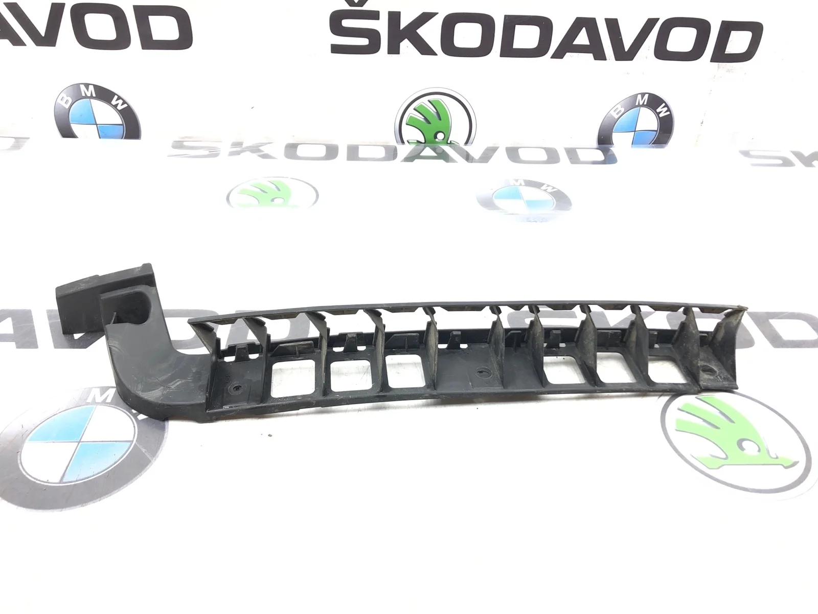 Направляющая бампера Skoda Octavia 2017 5E5807863 A7 (5E) 1.6 CWVA, задняя левая