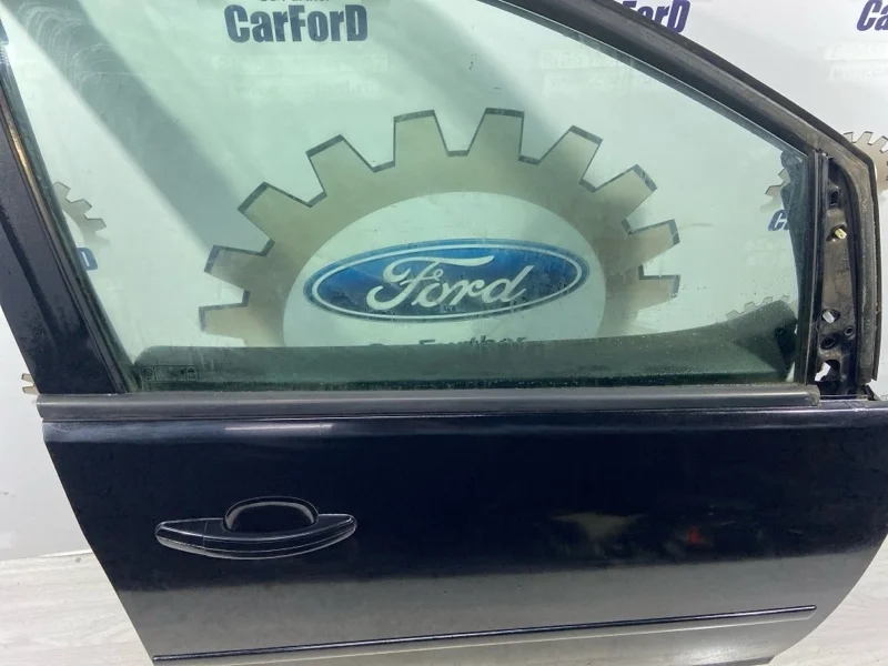 Уплотнитель стекла наружный передний правый Ford