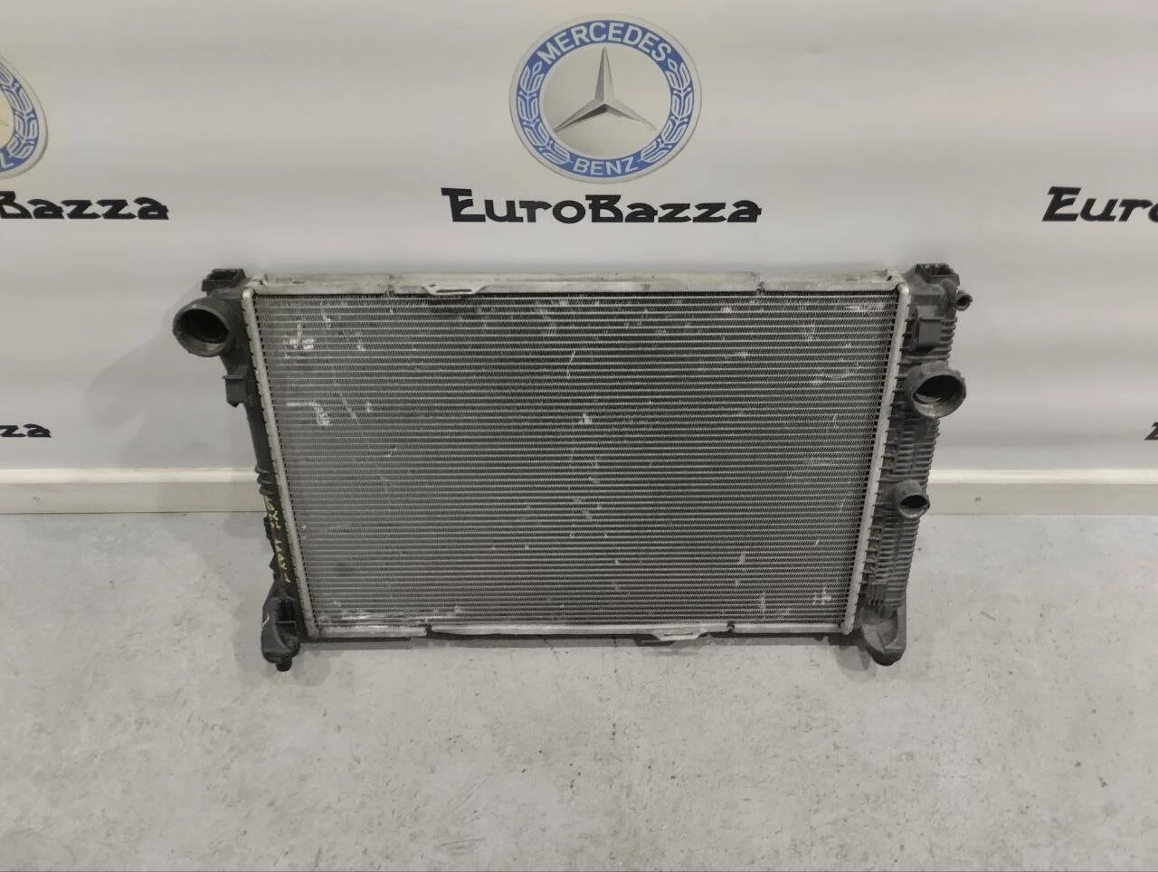Основной радиатор Mercedes W204