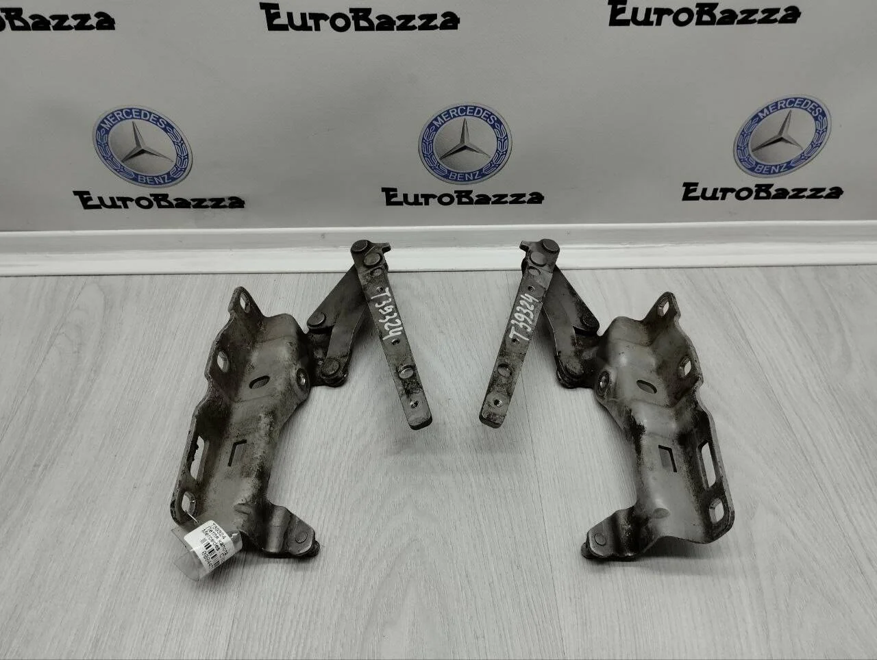 Петля капота Mercedes W203