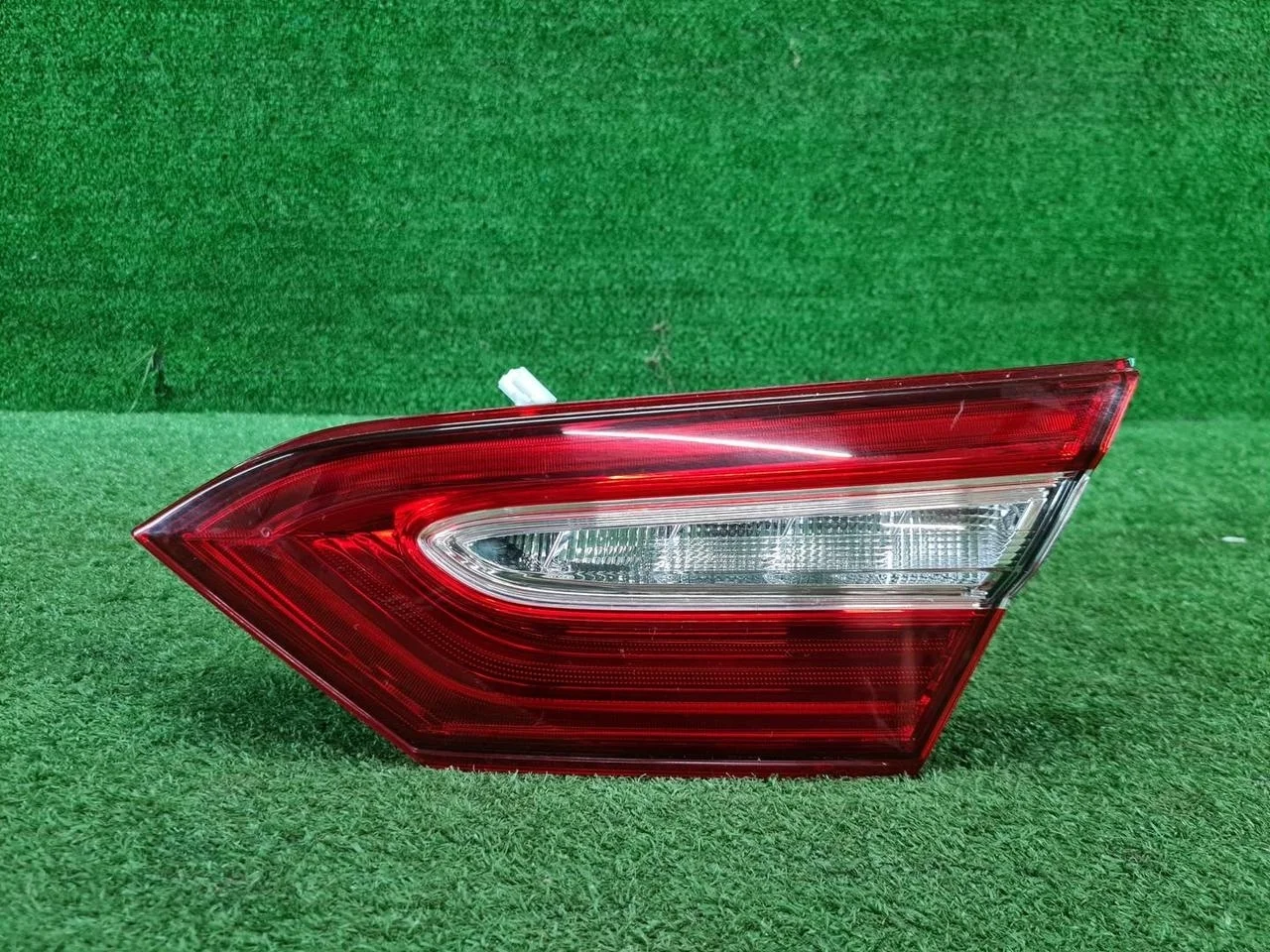 Фонарь правый внутр  нв Toyota Camry 8 Xv70 (2017-2021)
