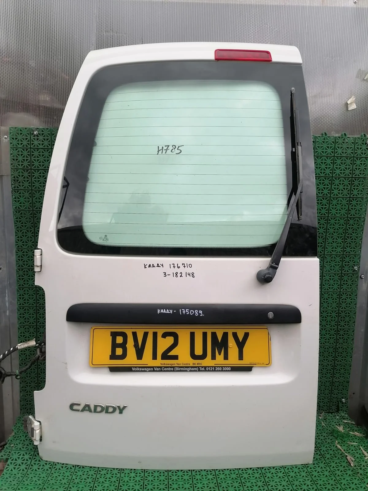 Дверь багажника VOLKSWAGEN CADDY 2004- задняя левая распашная (с вырезом под стекло) белая б/у CADDY(2004-2014)
