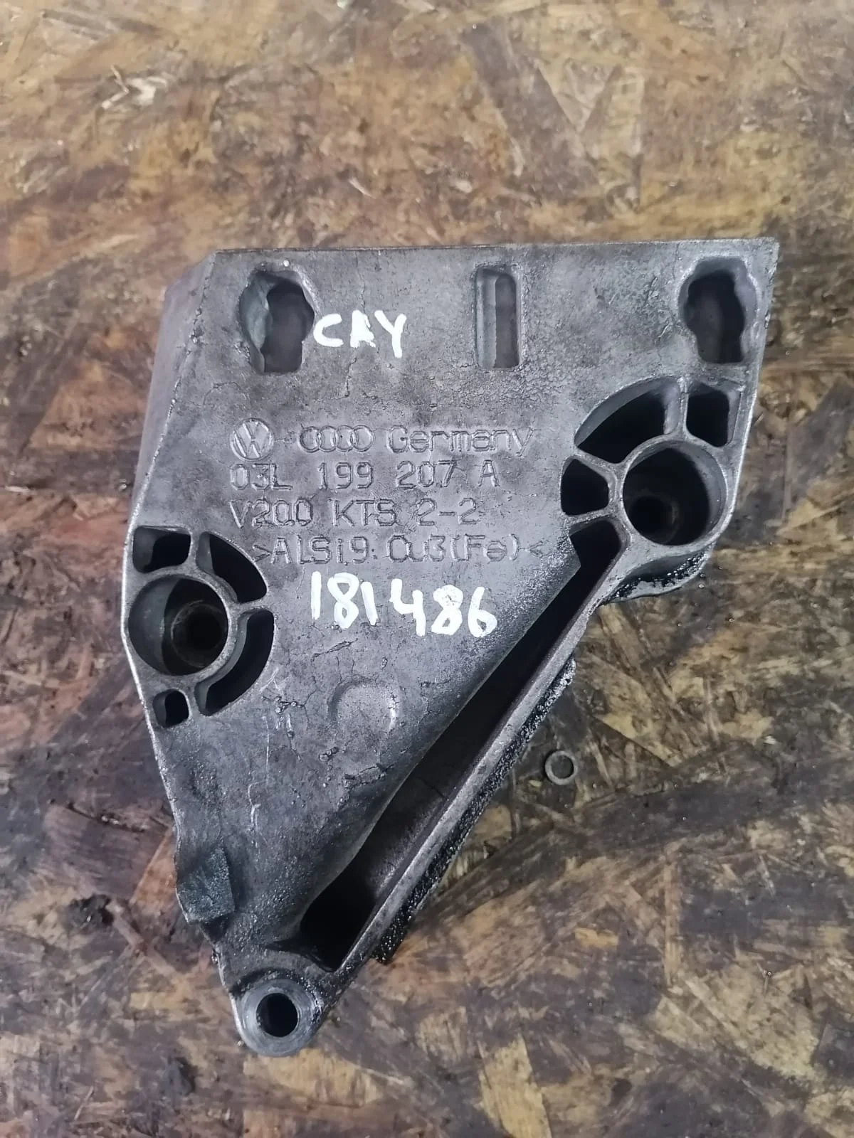 Кронштейн двигателя AUDI A3, SKODA OCTAVIA 1Z, VOLKSWAGEN GOLF 5/5+/6, JETTA 5/6, PASSAT B6/B7/CC, TIGUAN 1,6 CAYD 2005- правый б/у A3(2004-2013);OCTAVIA 1Z(2004-2012);GOLF 6(2009-2013);CADDY(2004-2014);PASSAT B7(2011-2015)