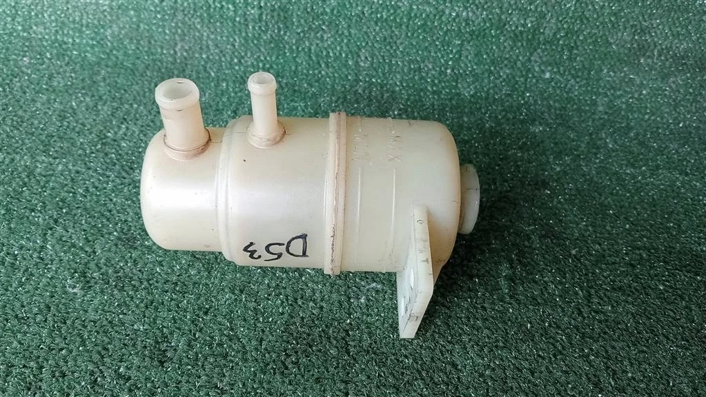 Б.у. бачок гидроусилителя MITSUBISHI DELICA/ SPACE GEAR D5 MITSUBISHI DELICA/ SPACE GEAR D5