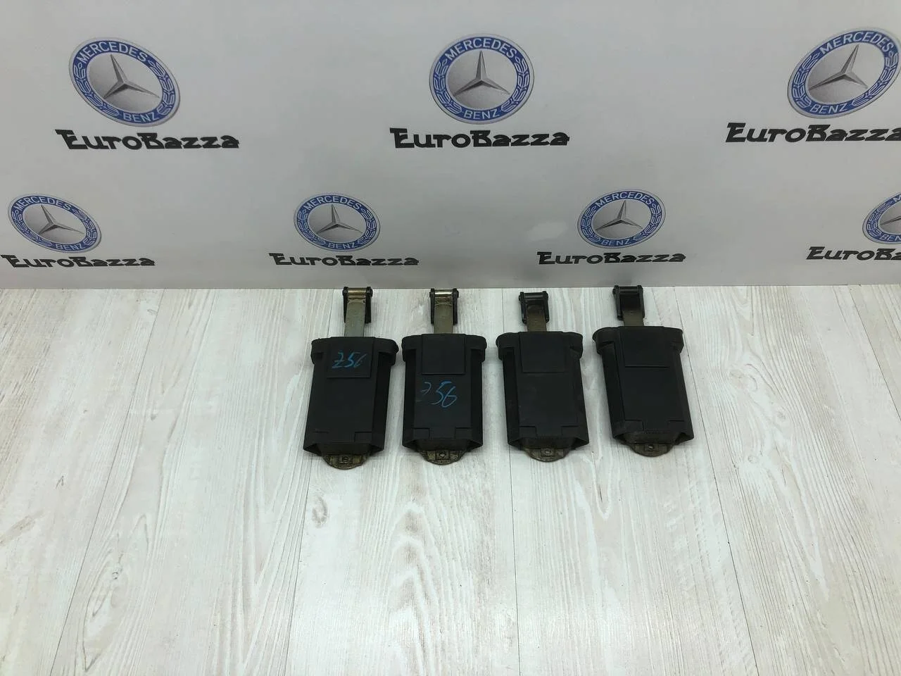 Ограничитель двери Mercedes W210