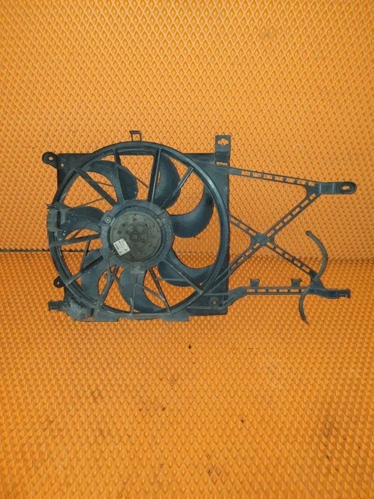 Вентилятор охлаждения Opel Astra H