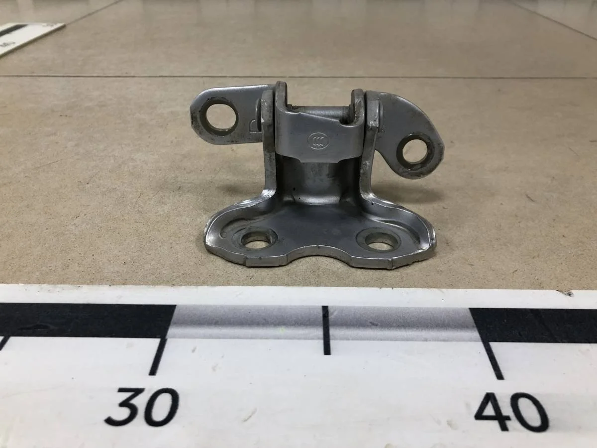 Петля двери задней правой верхняя Toyota Corolla E150 2006-2013