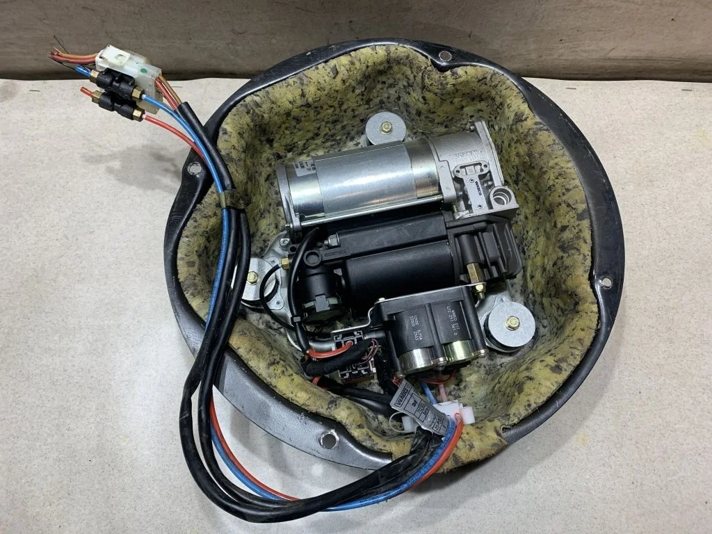 Компрессор пневмоподвески BMW X5 E53 37221092349