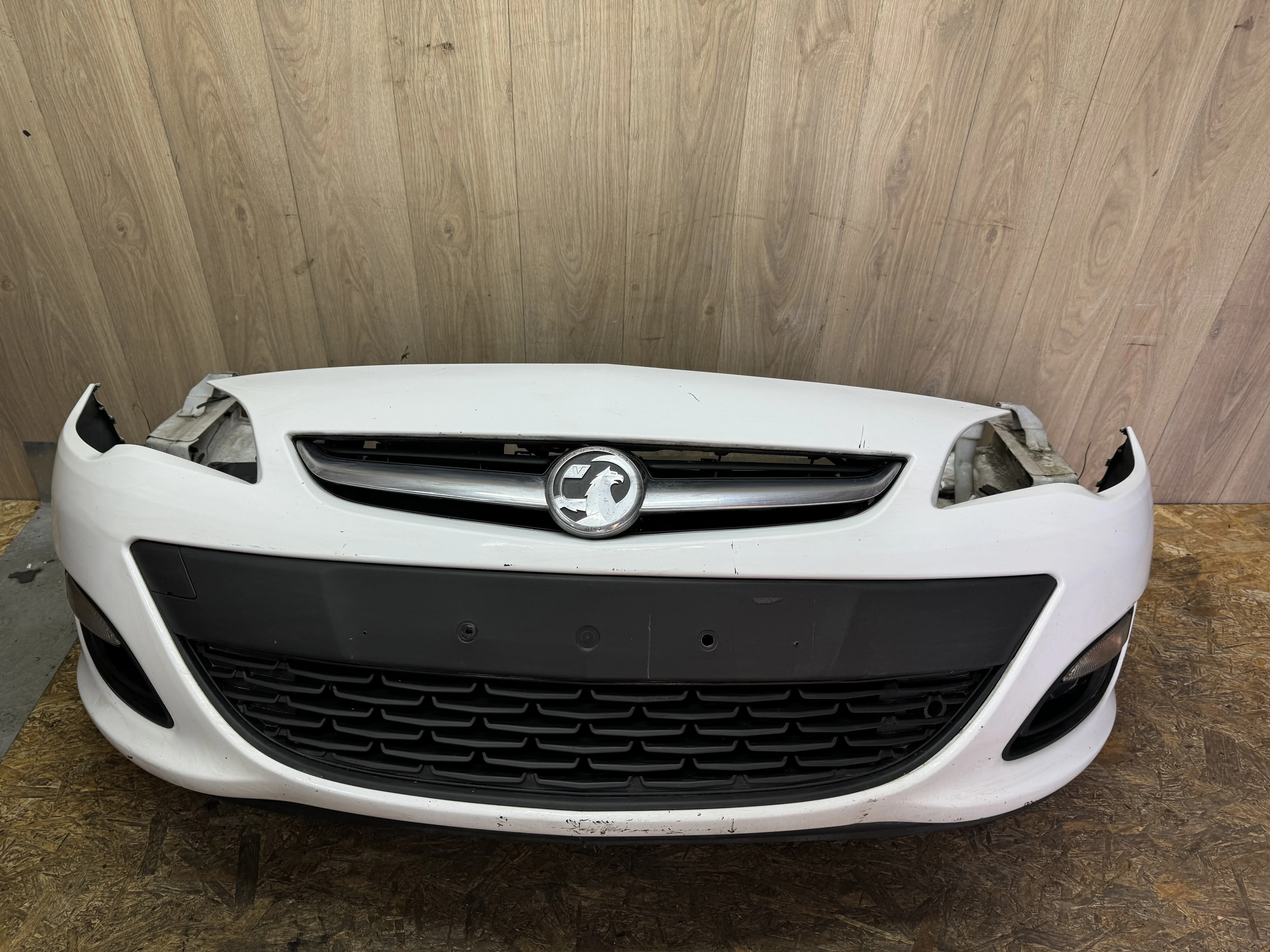 Воздуховод радиатора правый Opel Astra J 2010 -