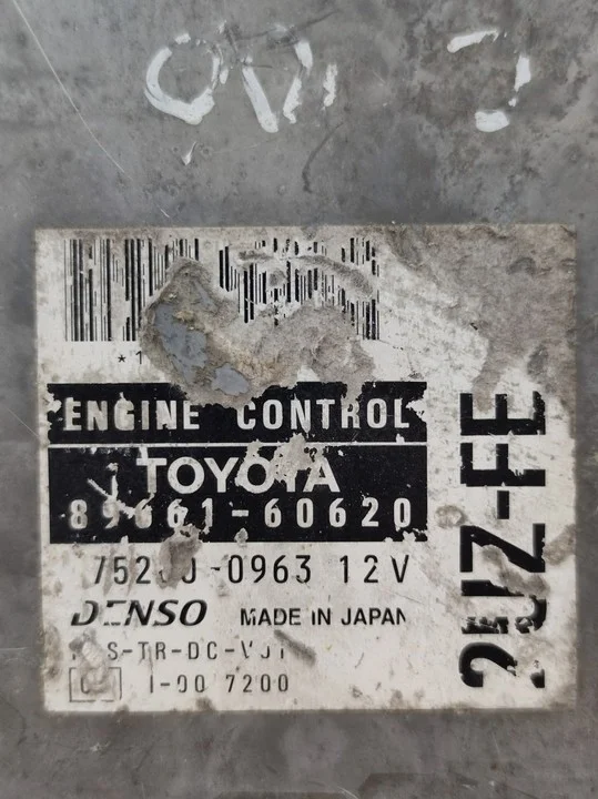 Блок управления двигателем Toyota Land Cruiser 100 8966160620