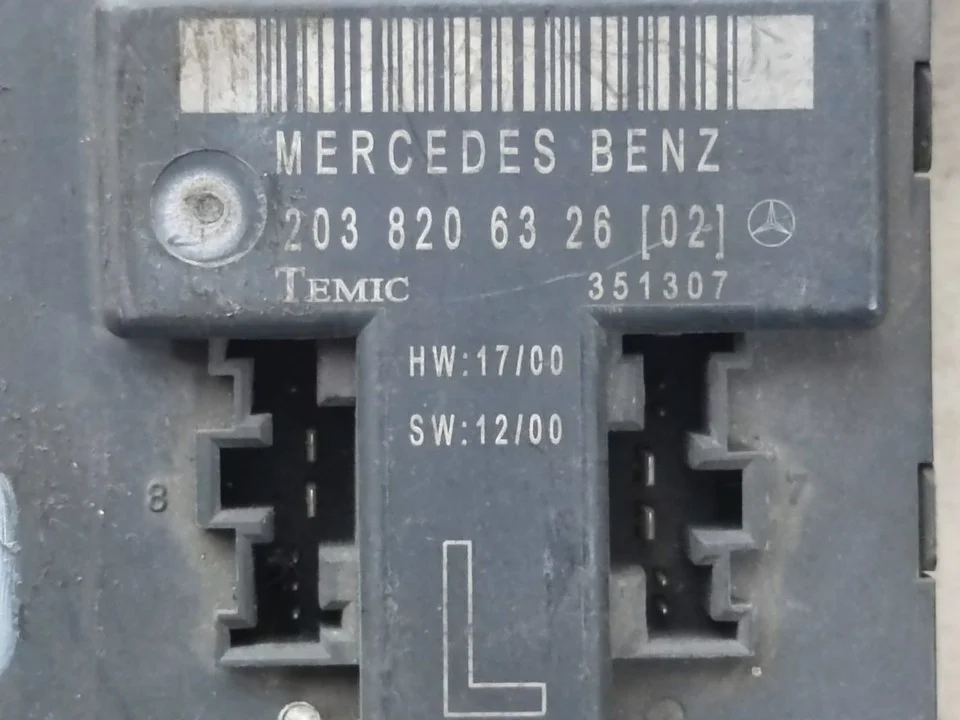 Блок управления двери левый передний Mercedes-Benz C-class W203 2038206326