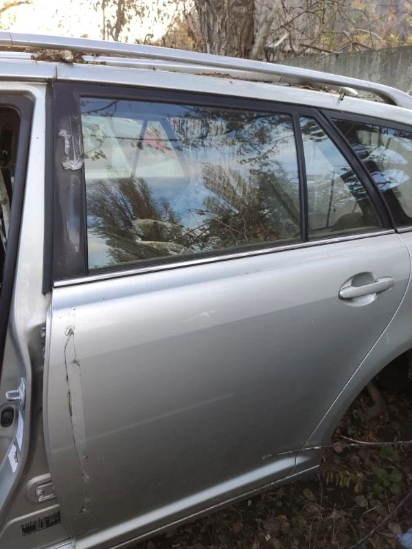 Дверь боковая задняя левая Toyota Avensis T250