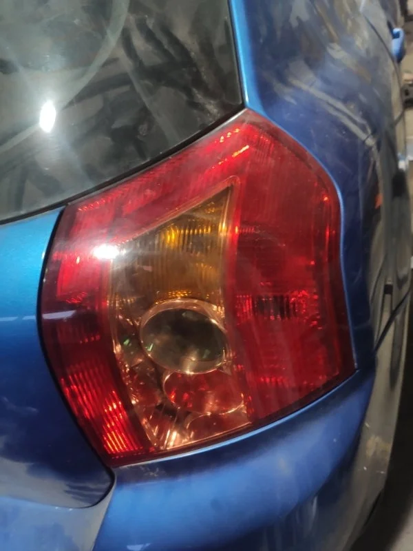 Стоп-сигнал задний правый Toyota Corolla ZZE121
