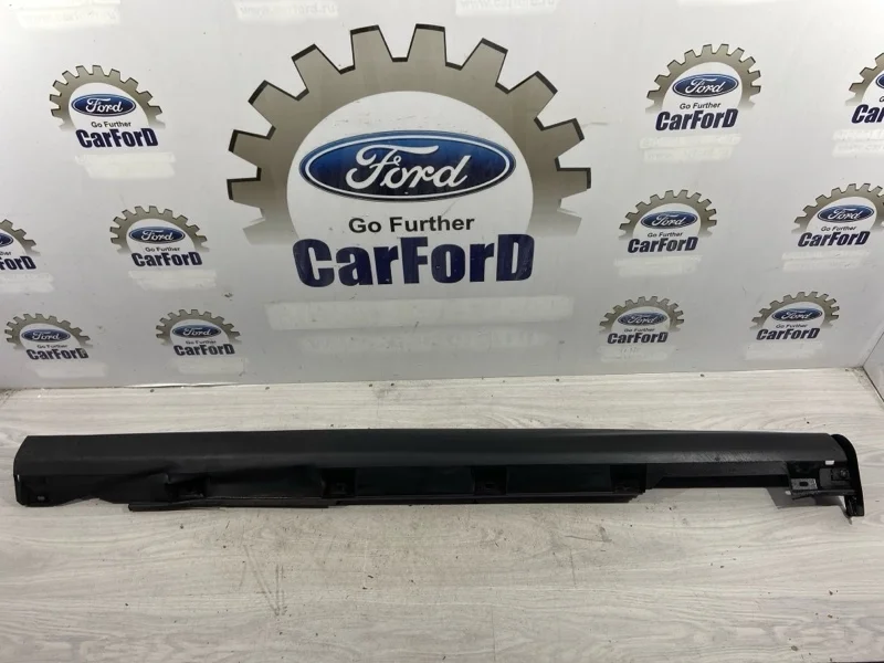 Накладка на порог (наружная) левая Ford Focus 3