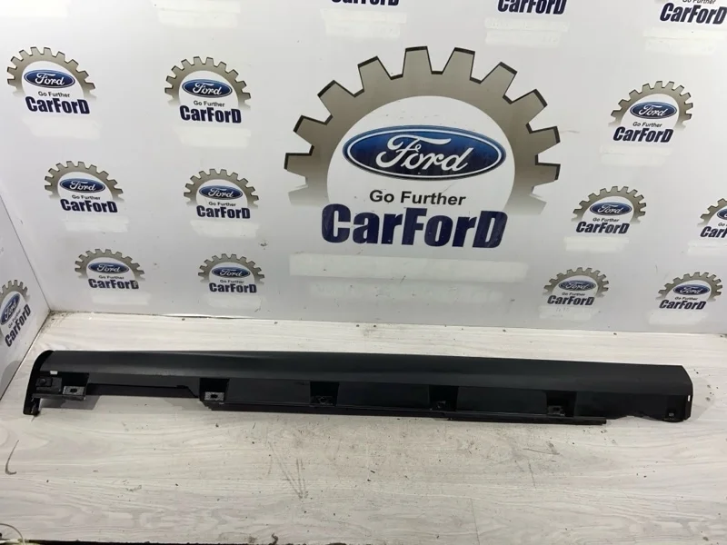 Накладка на порог (наружная) правая Ford Focus 3