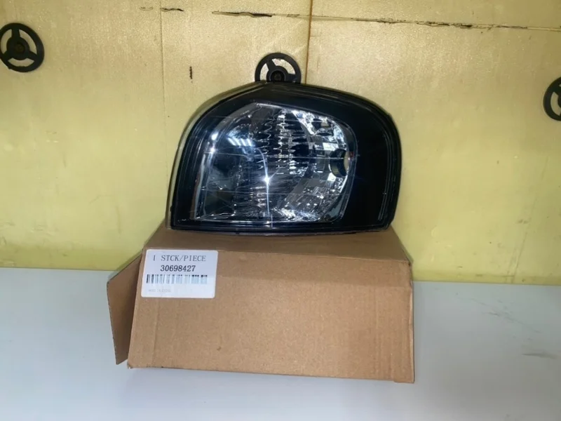 Поворотник Volvo S80 2005 30698427, передний левый