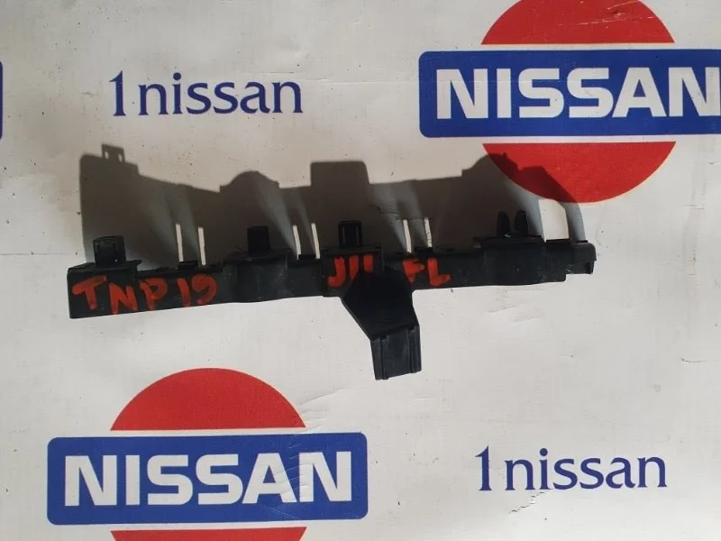 Кронштейн бампера переднего Nissan Qashqai 2014 622234EA0A J11 R9M, передний левый