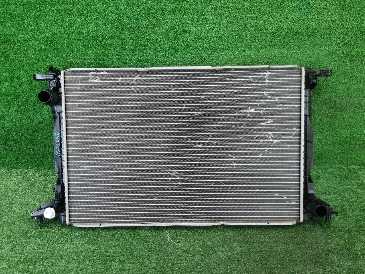 Радиатор охлаждения Audi A4 5 B9 (2015-2020)
