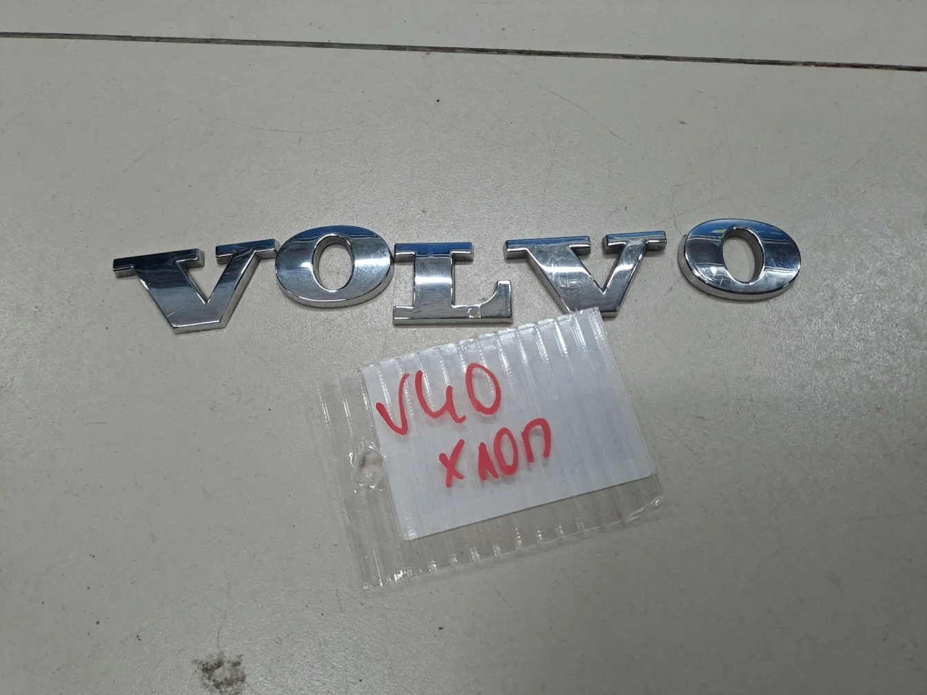 Эмблема для Volvo V40 (V40 Cross Country) 2012-