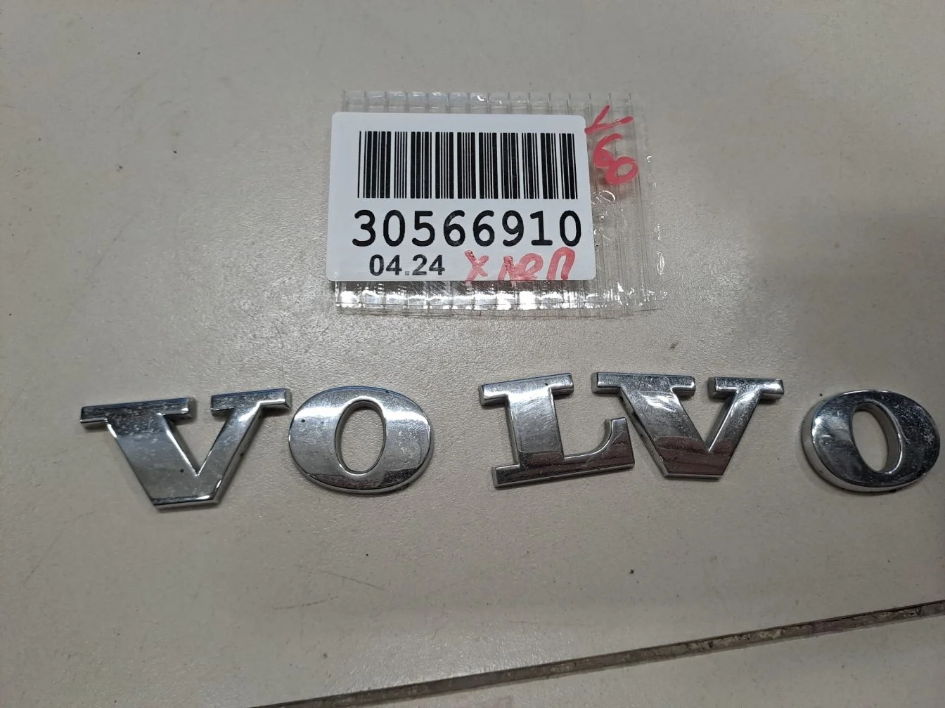 Эмблема для Volvo V40 (V40 Cross Country) 2012-
