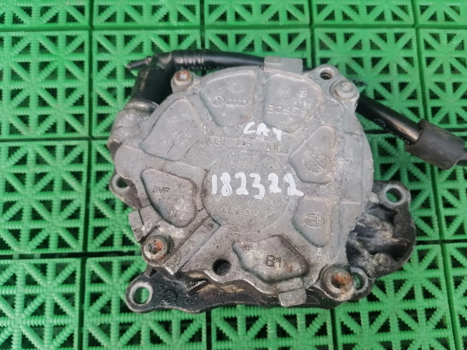 Тандемный насос вакуумный AUDI A3, SKODA OCTAVIA 1Z, VOLKSWAGEN GOLF 7, PASSAT B7, CADDY 1,6 CAYD 2011- б/у A3(2004-2013);OCTAVIA 1Z(2004-2012);GOLF 6(2009-2013);CADDY(2004-2014);PASSAT B7(2011-2015)